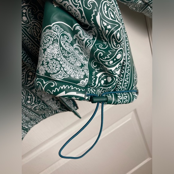 PrettyLittleThing Green Unisex Paisley PU Extreme Oversized Puffer Coat Size XXL - Picture 8 of 16